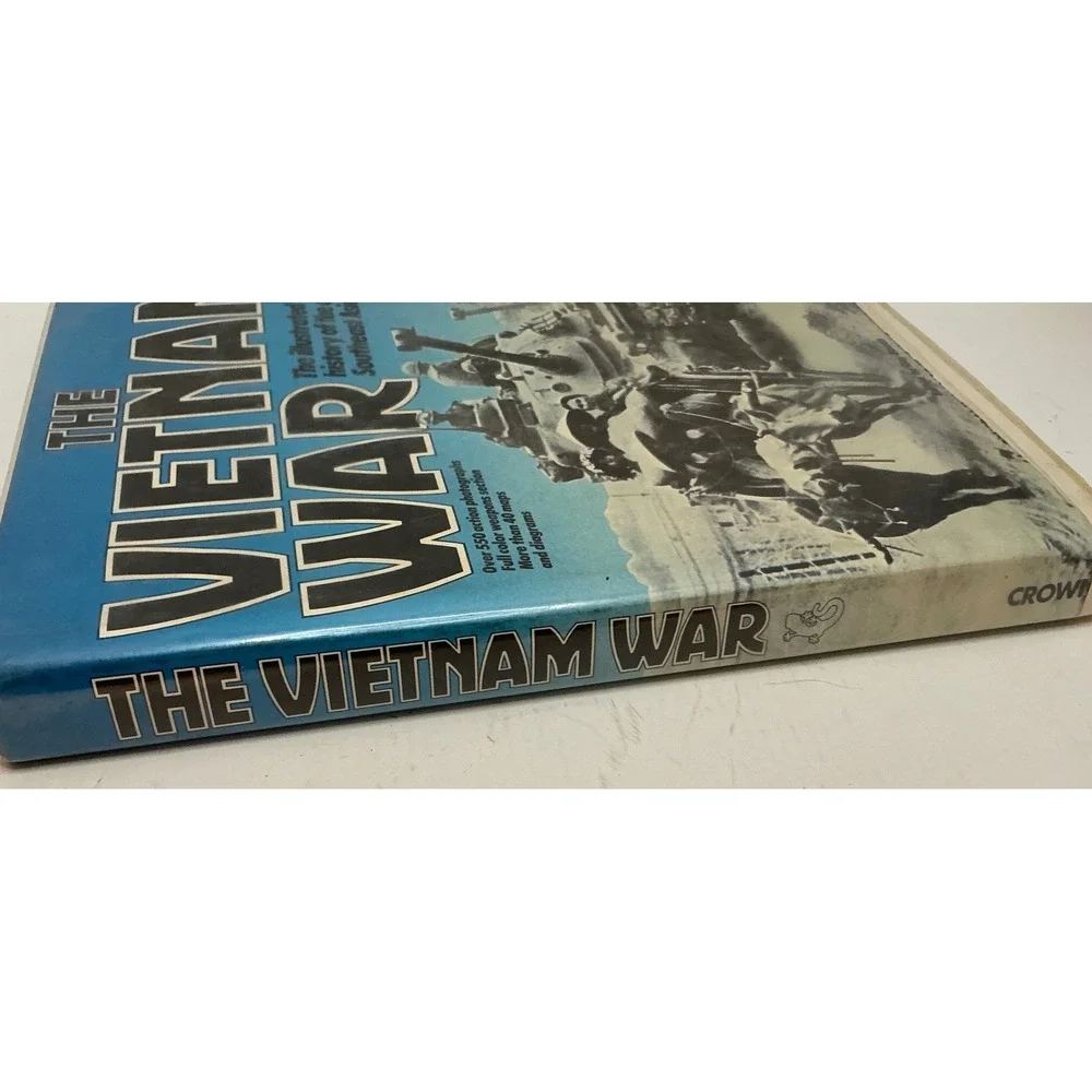 Crown Vintage The Vietnam War Illustrated History Book Ray Bonds 1979 Hardcover